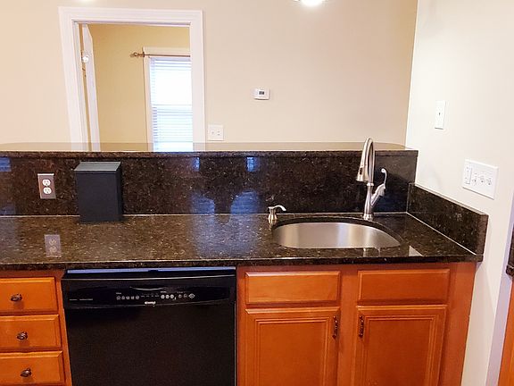 4th image of 424 Jackson St #2