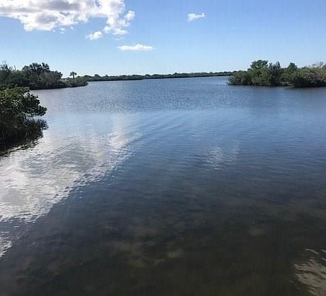 5th image of 578 N Lake Cir