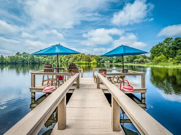 104 Fountain Lake Dr, Eutawville, SC 29048