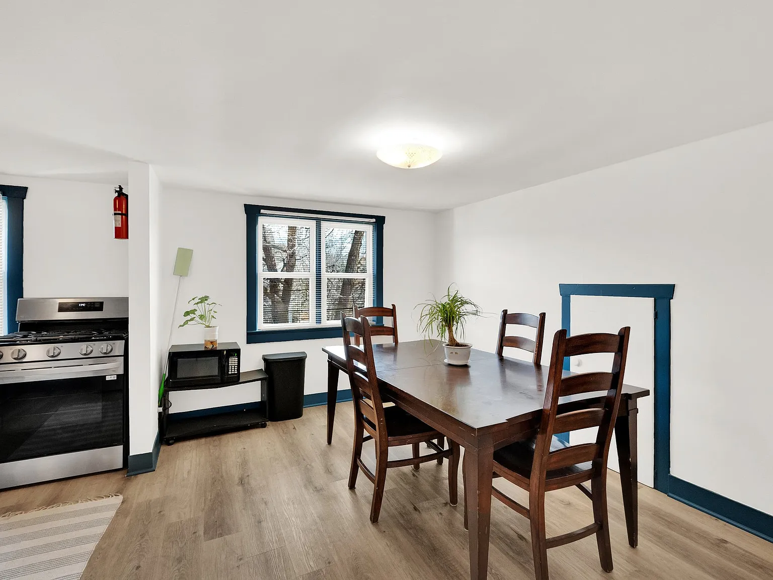 2 bed, 1250 sqft, $1,800 — Photo 2