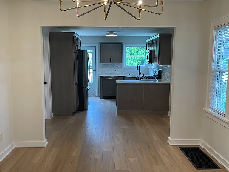 884 Orlando Ave SE — Photo 7