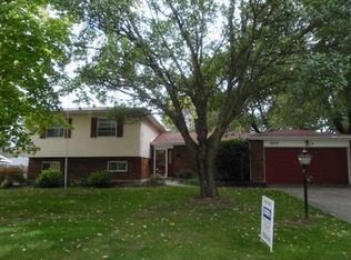 5672 Brookbank Dr, Dayton, OH 45440