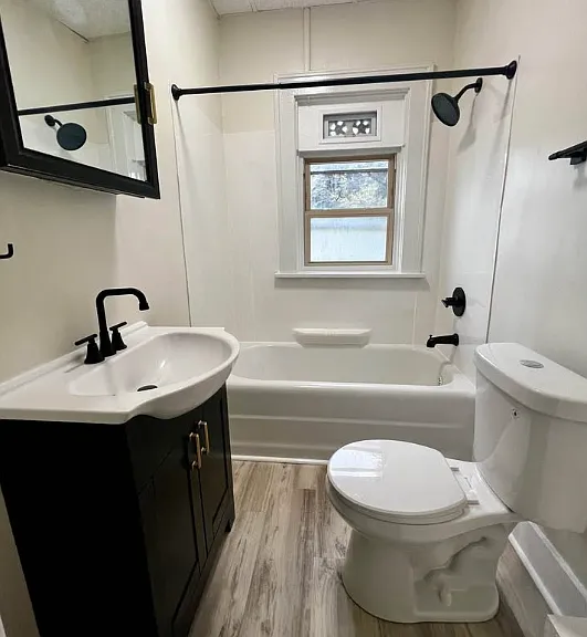 1946 E Main St #17 — Photo 5