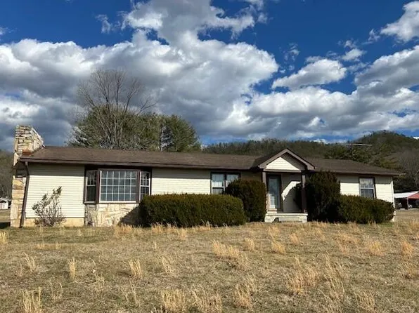 311 Treetop Dr, Hot Springs, VA 24445
