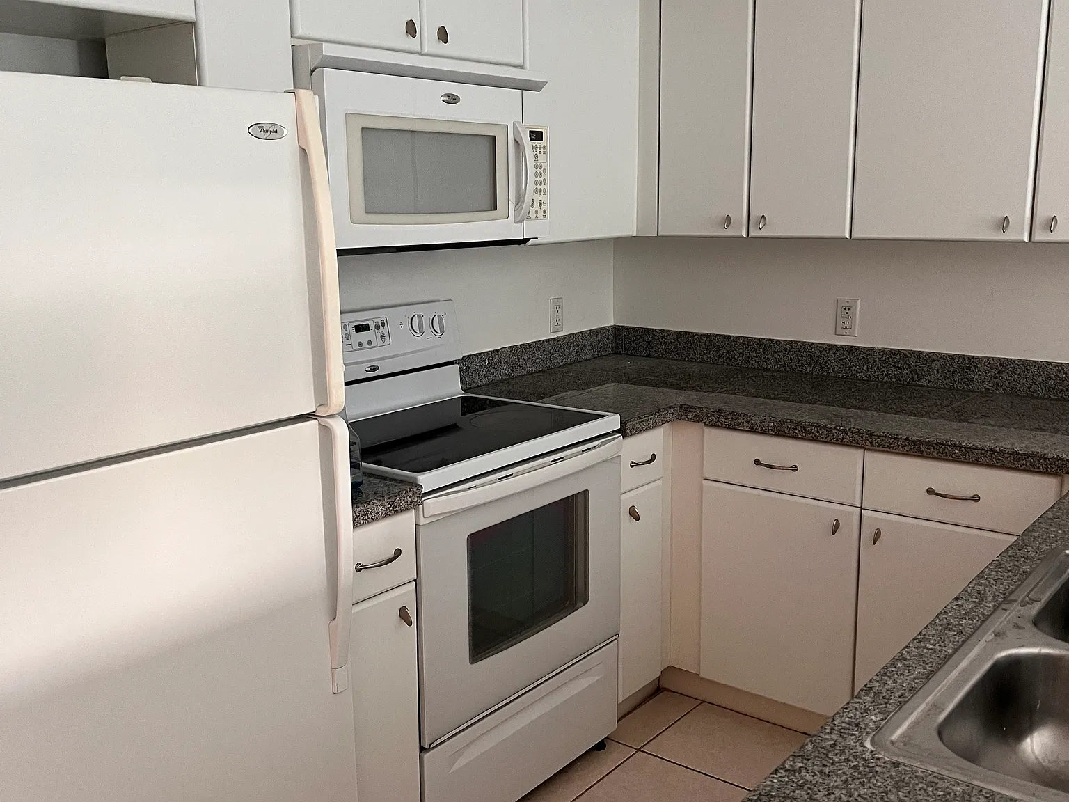 2740 SW 28th Ter — Photo 3