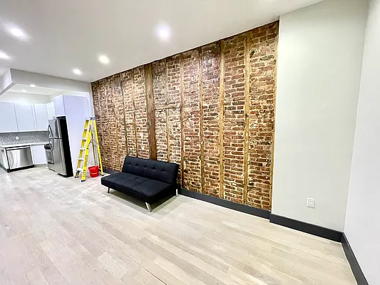 Rented by Pear NYC LLC | media 42