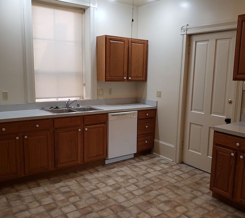 1st image of 100 E Main St #3