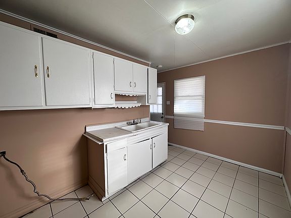 3rd image of 225 Grace St