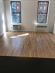Rented by Metropolis Real Estate of Manhattan