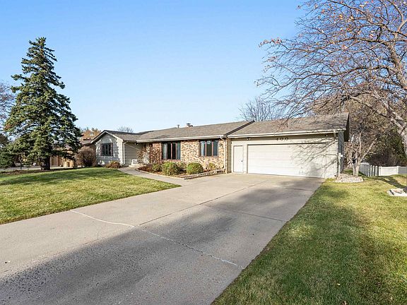 2nd image of 400 E Autumn Ln