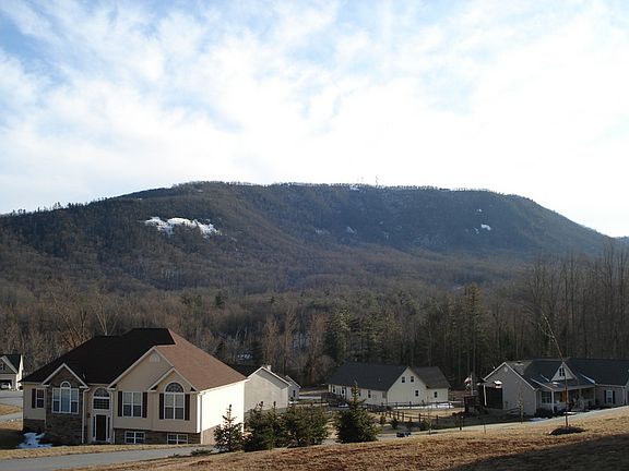 5th image of 166 N Crab Meadow Dr