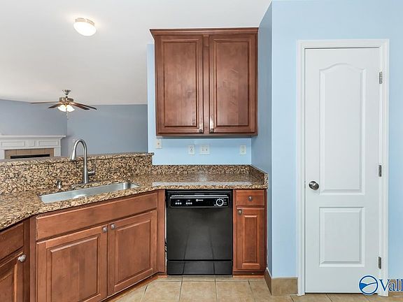 2nd image of 2524 Oak Place Dr SE