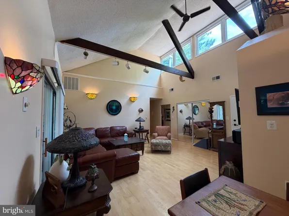 1 Suntop Ct Unit 202, Baltimore, MD 21209