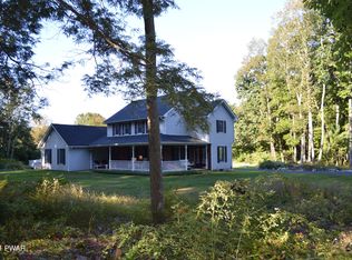 109 School House Dr, Milford, PA 18337