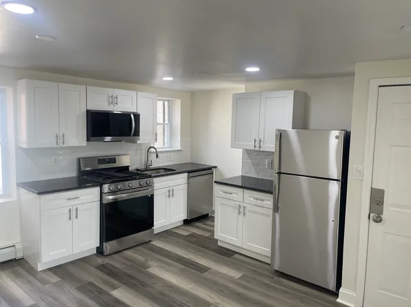 704 S 5th St Floor 3, Philadelphia, PA 19147