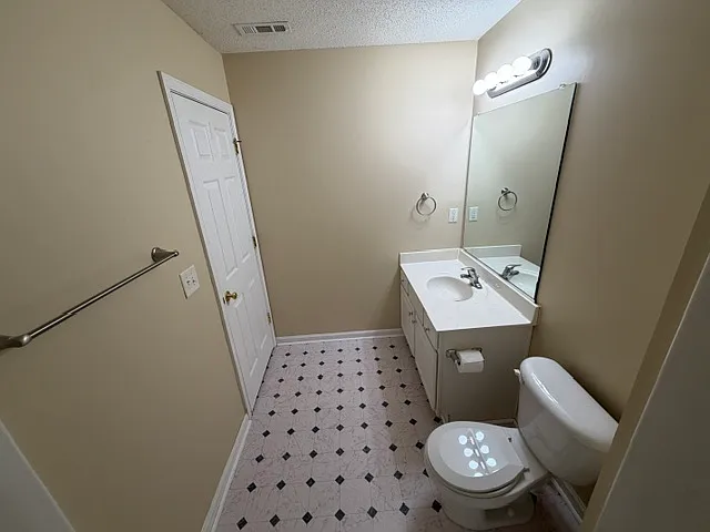 Upstairs Shared Bathroom