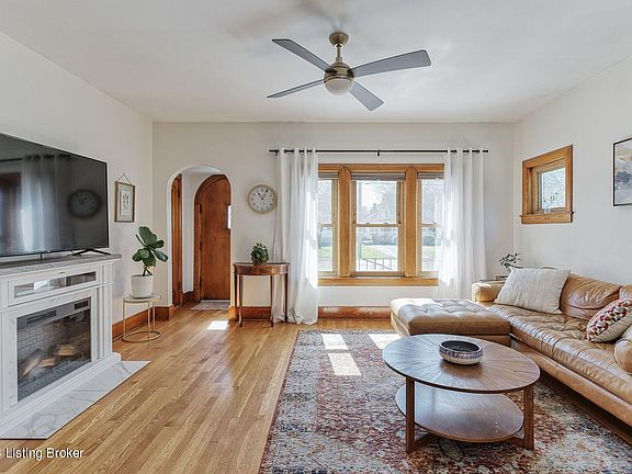 5th image of 883 Clarks Ln