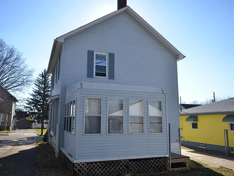 805 Saxon Ave — Photo 5