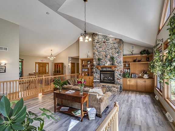 4th image of 402 Rustic Dr