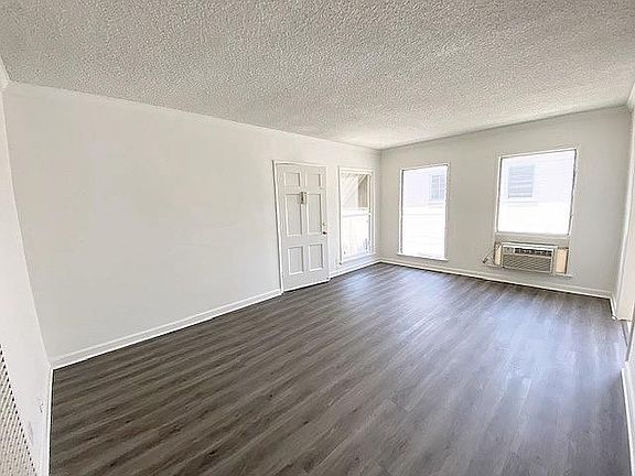 3rd image of 4430 Cahuenga Blvd APT 4