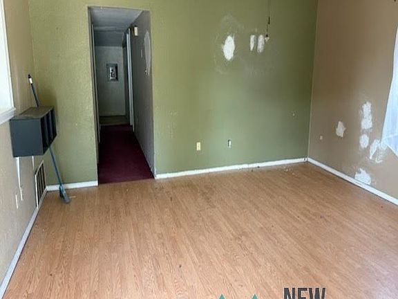 2nd image of 618 W 2nd St