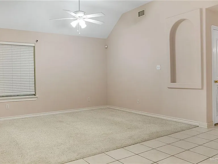 2212 Lilly Cove Dr — Photo 3