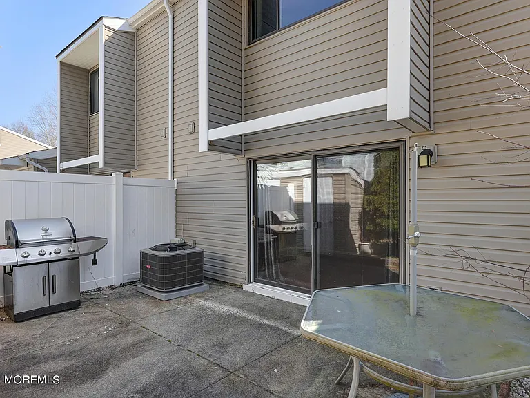 2 Elizabeth Ct — Photo 29