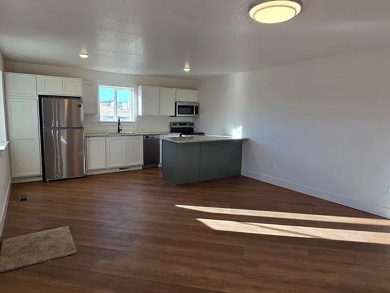 1026 Center Dr — Photo 5