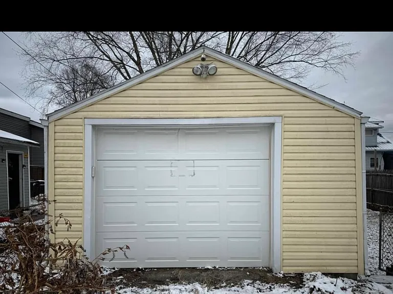 131 E Channel St — Photo 13
