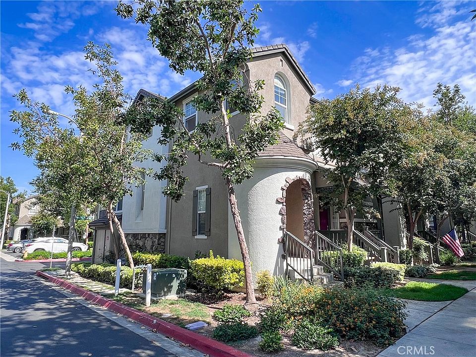 1st image of 1 Burlingame Ln