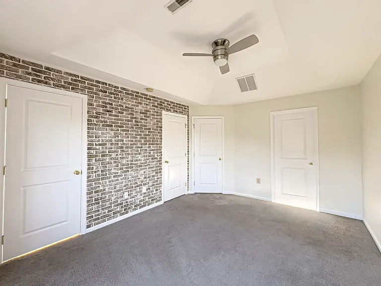 48 S Poplar St — Photo 13