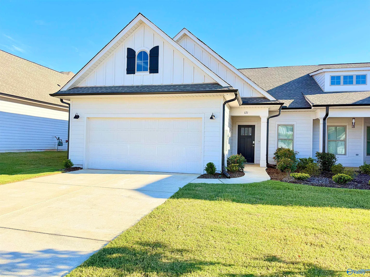 3 bed, 2.0 bath, 1837 sqft, $2,050 — Photo 2