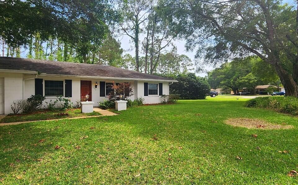 1st image of 390 Cassandra Ln