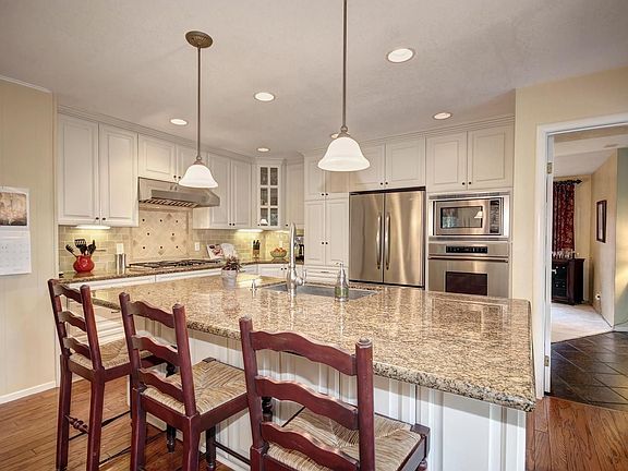5th image of 221 Gifford Way