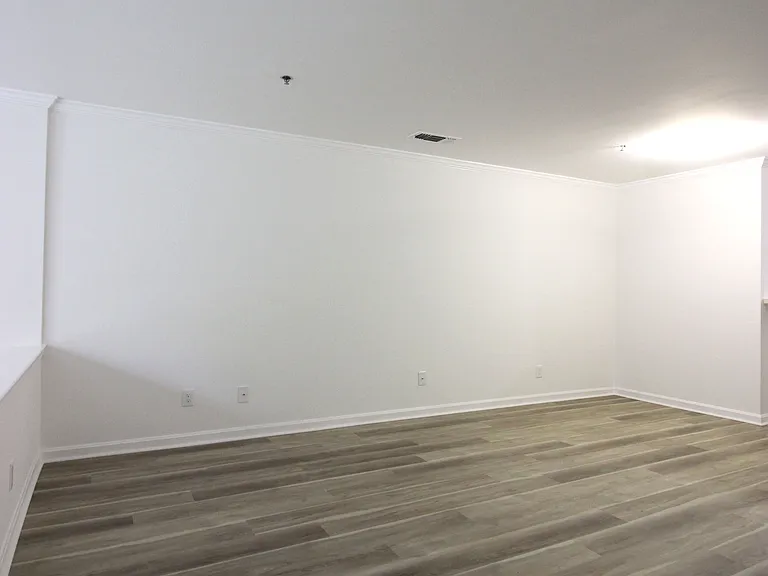 1100 Quaker Hill Dr #127 — Photo 8
