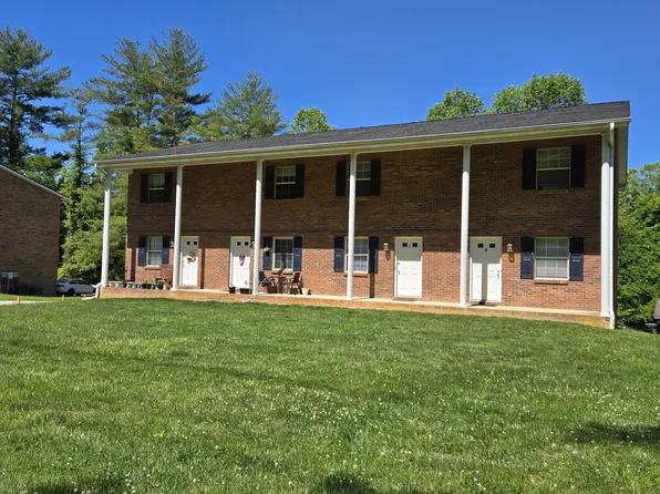 159 Brookside Camp Rd APT 3, Hendersonville, NC 28792