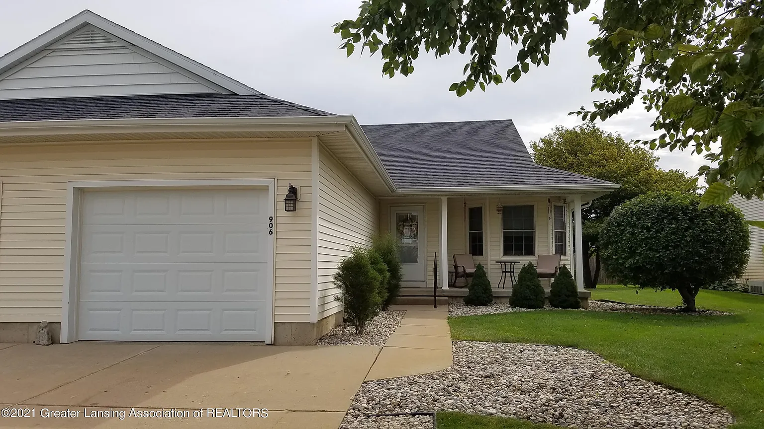 906 Randy Ln photo 1