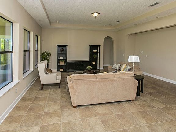011_Family Room