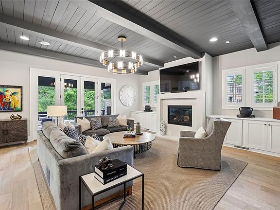 5th image of 2591 Apple Valley Rd