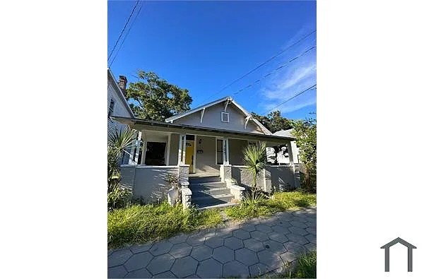 Building Photo - 107 E 9th St