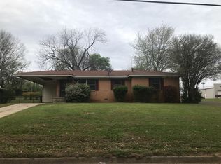 811 Glencrest Ln, Longview, TX 75601