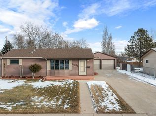 2024 6th St NW, Minot, ND 58703