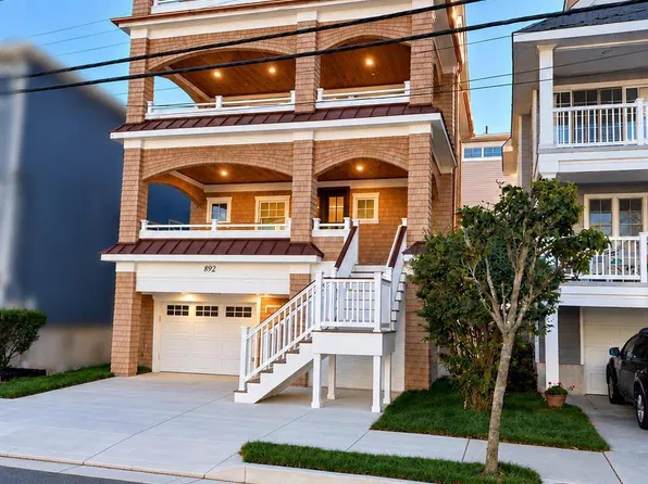 892 3rd St, Ocean City, NJ 08226