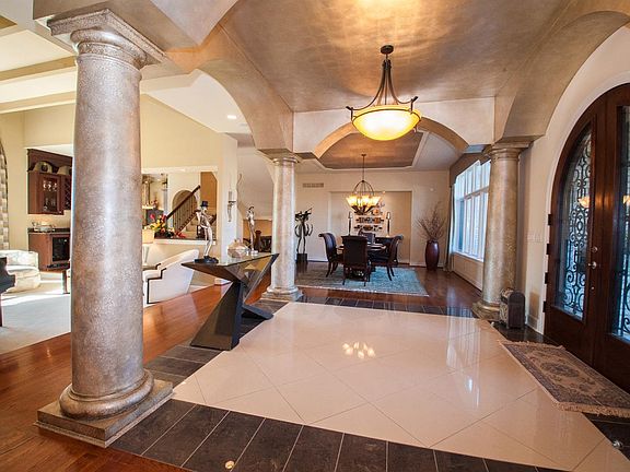 4th image of 8845 Bayside Ct