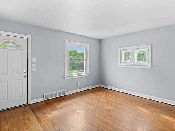 3rd image of 2835 Dunkirk Dr