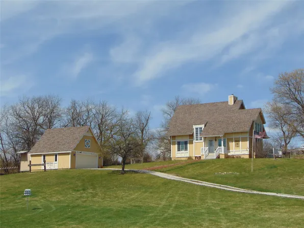 2049 Delaware St, Norwalk, IA 50211
