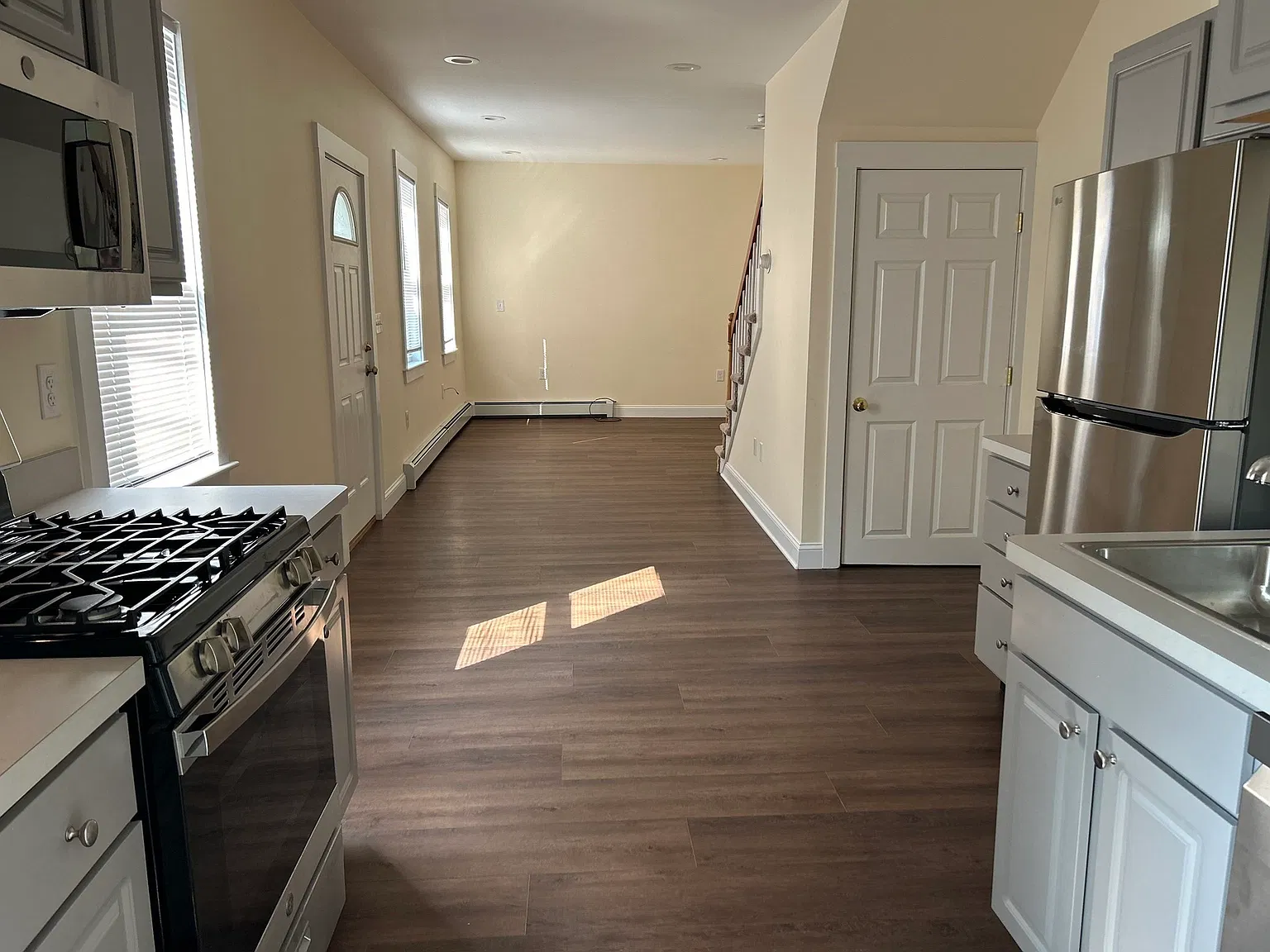 3 bed, 1.5 bath, $3,200 — Photo 4