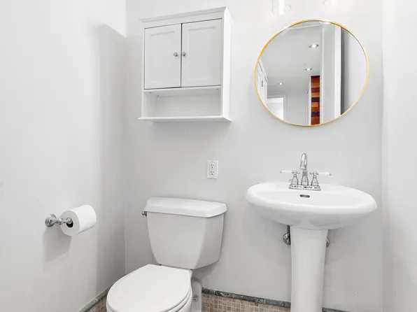 30-85 Vernon Boulevard image 8 of 9