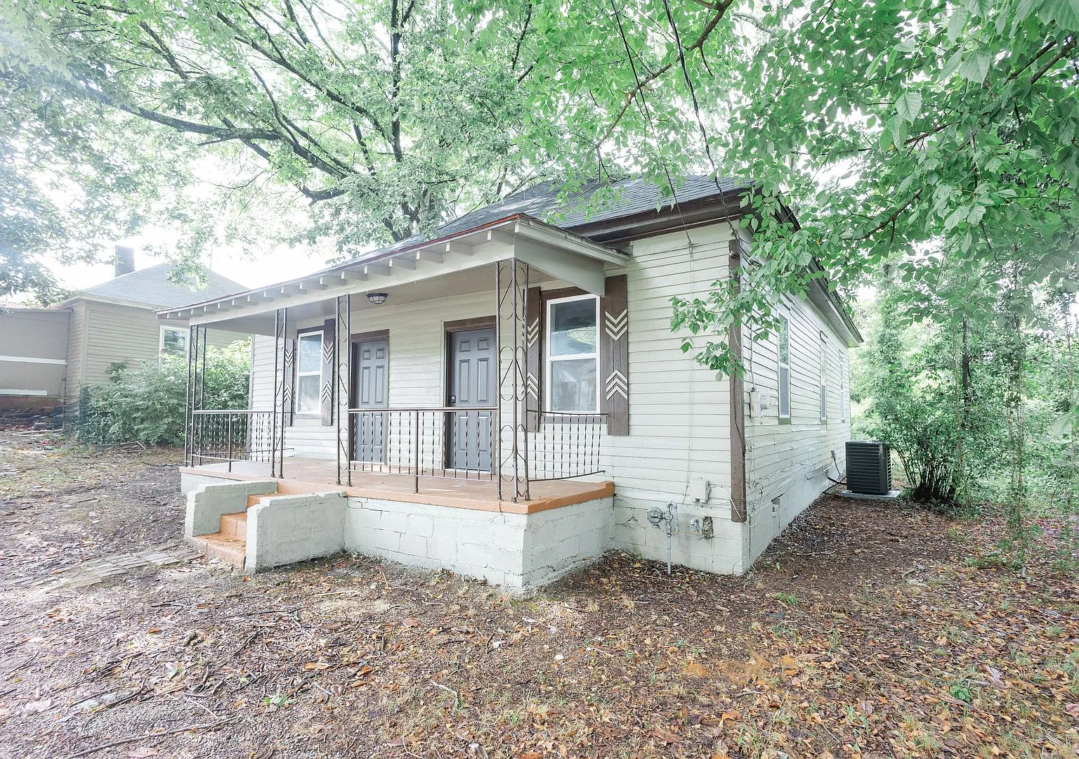 208 West Cherry - 2-BR and 1-BATH — Photo 2