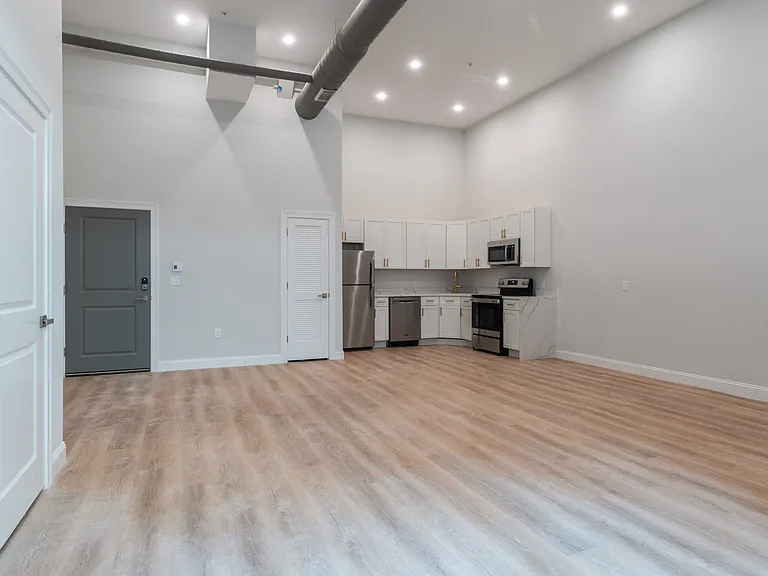 146 Main St #305 — Photo 1
